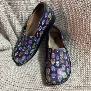 Alegria Women's Deb 484‎ Sugar Skull Nurse Clog Leather Shoes Sz 9 US / 39 EUR
